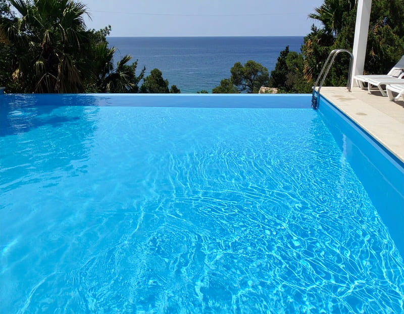 Construction d'une piscine à débordement